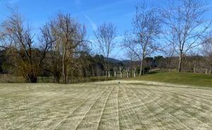 Aeration of the greens at Golf Sainte Baume: essential maintenance for quality playing surfaces. - Open Golf Club